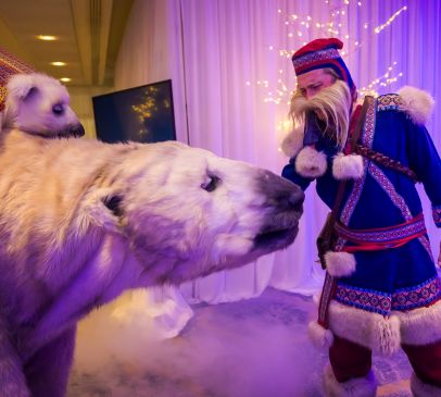 Walking in a winter WonderLAN Main Image