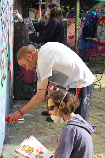 d.	Shane in his back garden working with community artists Rachel Brewin and Chris Hollis