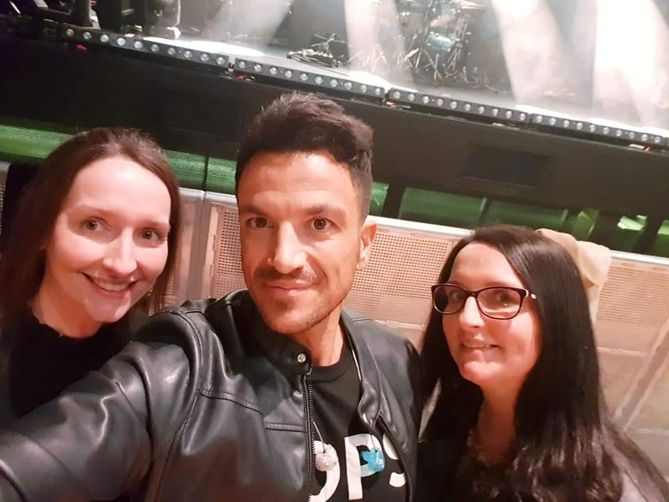 The twins meet Pop Star Peter Andre