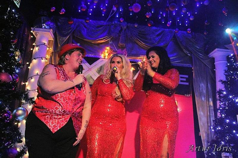 CinderZ performing with 2 Shoes